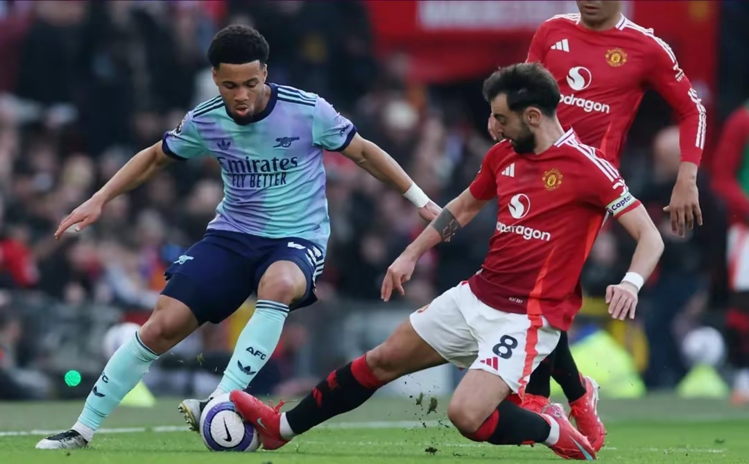 爱游戏入口- 英超转会期走向成谜；波尔图防线松动；媒体盛赞；轮换策略成焦点